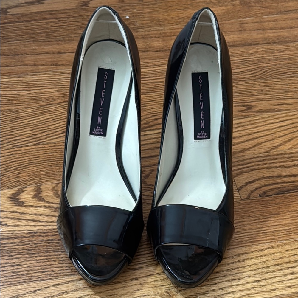 Steve Madden Black Heels with Peep Toe and High Heel
